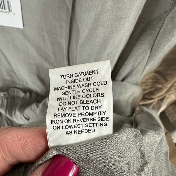 Grey ruffled top, sz medium NWT Camille & Co v-neck NEW long top - Picture 7 of 7